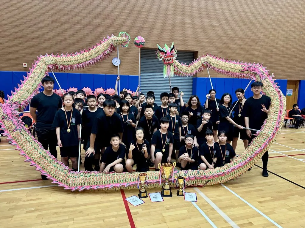 溢安體育會舞龍隊參加香港夜光龍賽 2025